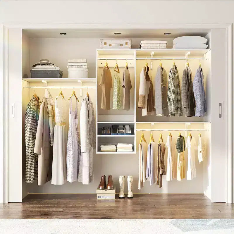 Système d'organisation de placard mural avec tringles extensibles