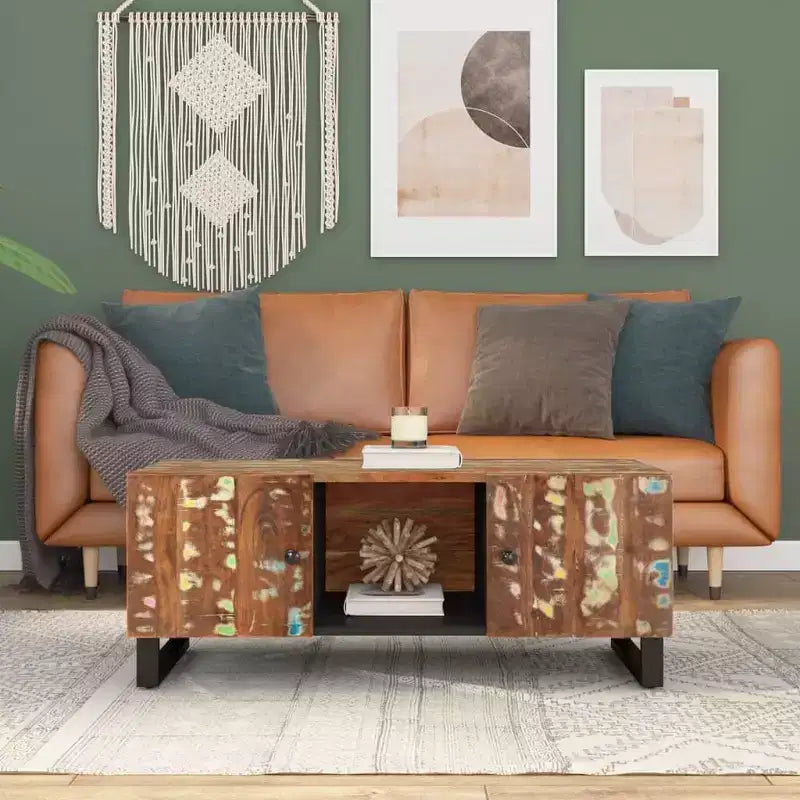 Table basse bois massif de récupération couleurs mélangées