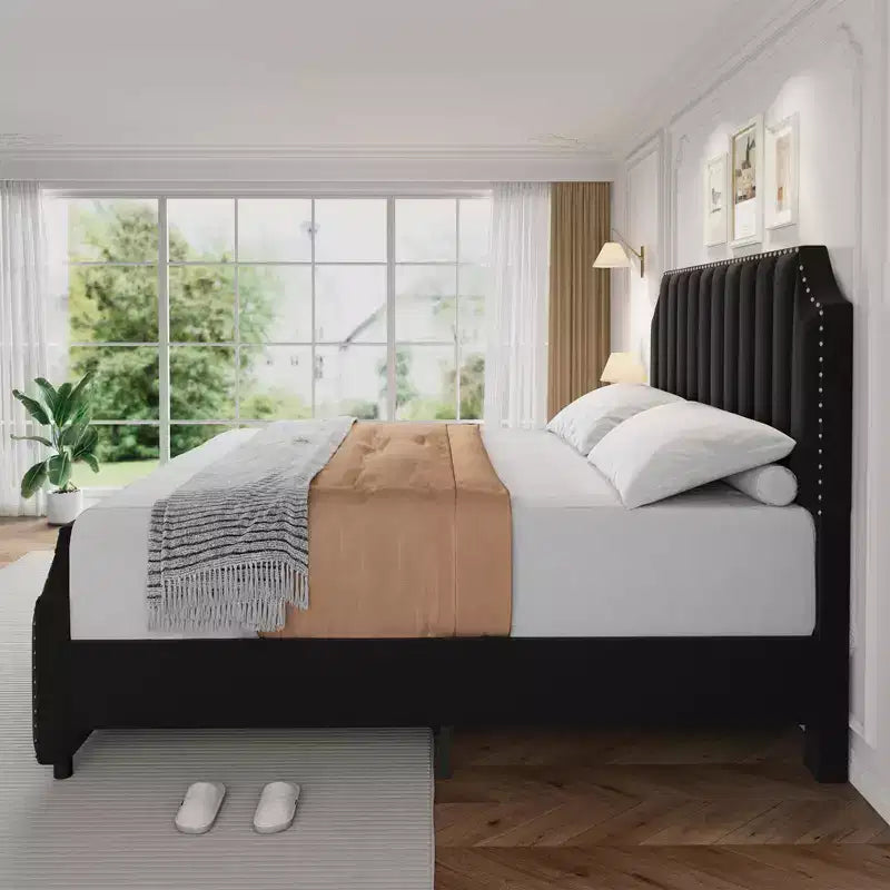 Cadre de lit King Size avec tête de lit en velours, décor de rivets, lattes en bois solides, pas besoin de sommier tapissier, assemblage facile