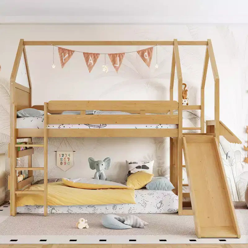 Lit mezzanine cabane avec étagère et toboggan, Cadre de lit mezzanine cabane en bois massif avec barrières de sécurité et design ludique pour enfants
